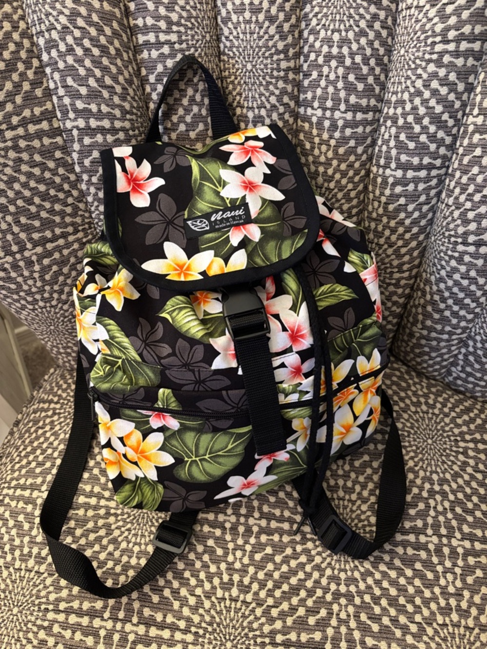 Nani Island Made in Hawaii Floral Black Small Backpack Purse Bag New without tag
